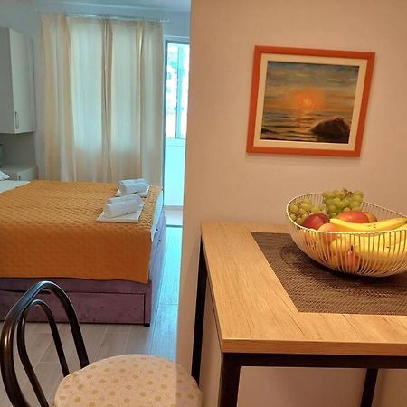 City Beach Apartment Макарска Екстериор снимка
